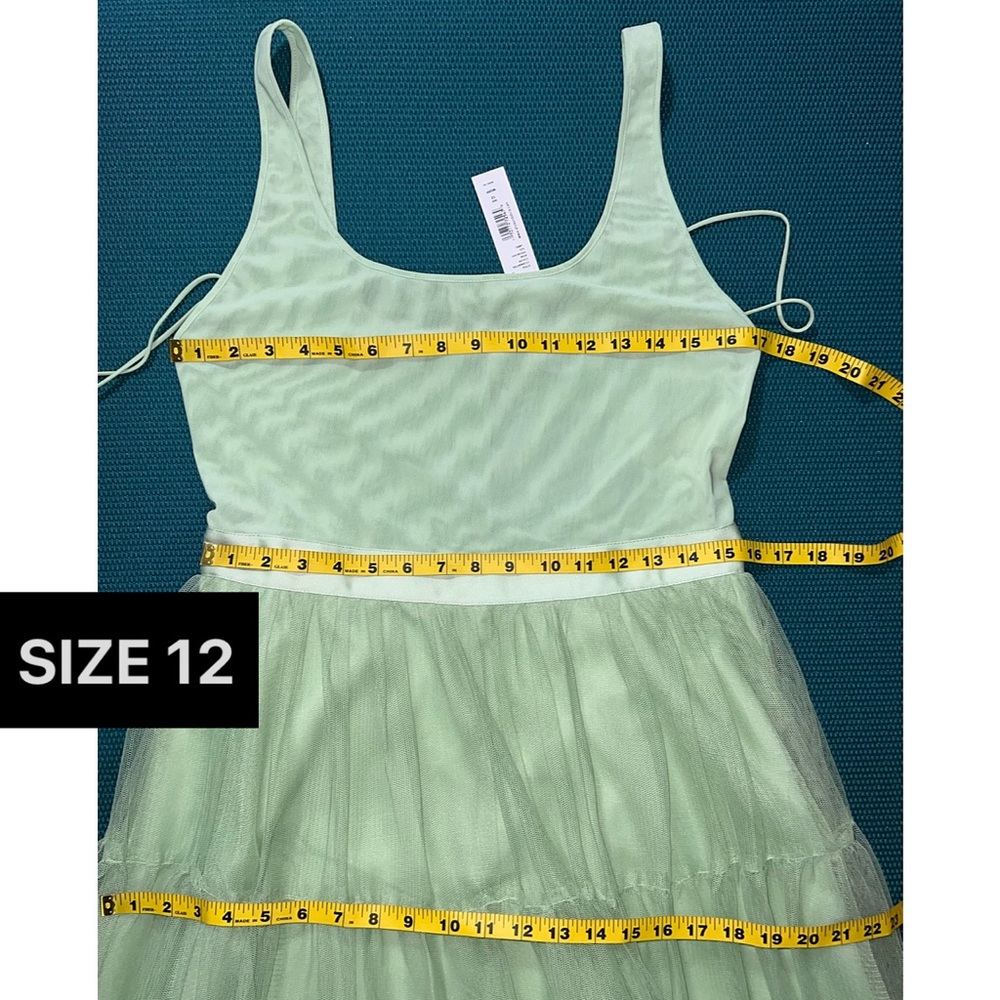 Alice + Olivia Chara Scoop Neck Green Tulle Midi Dress - Picture 14 of 16